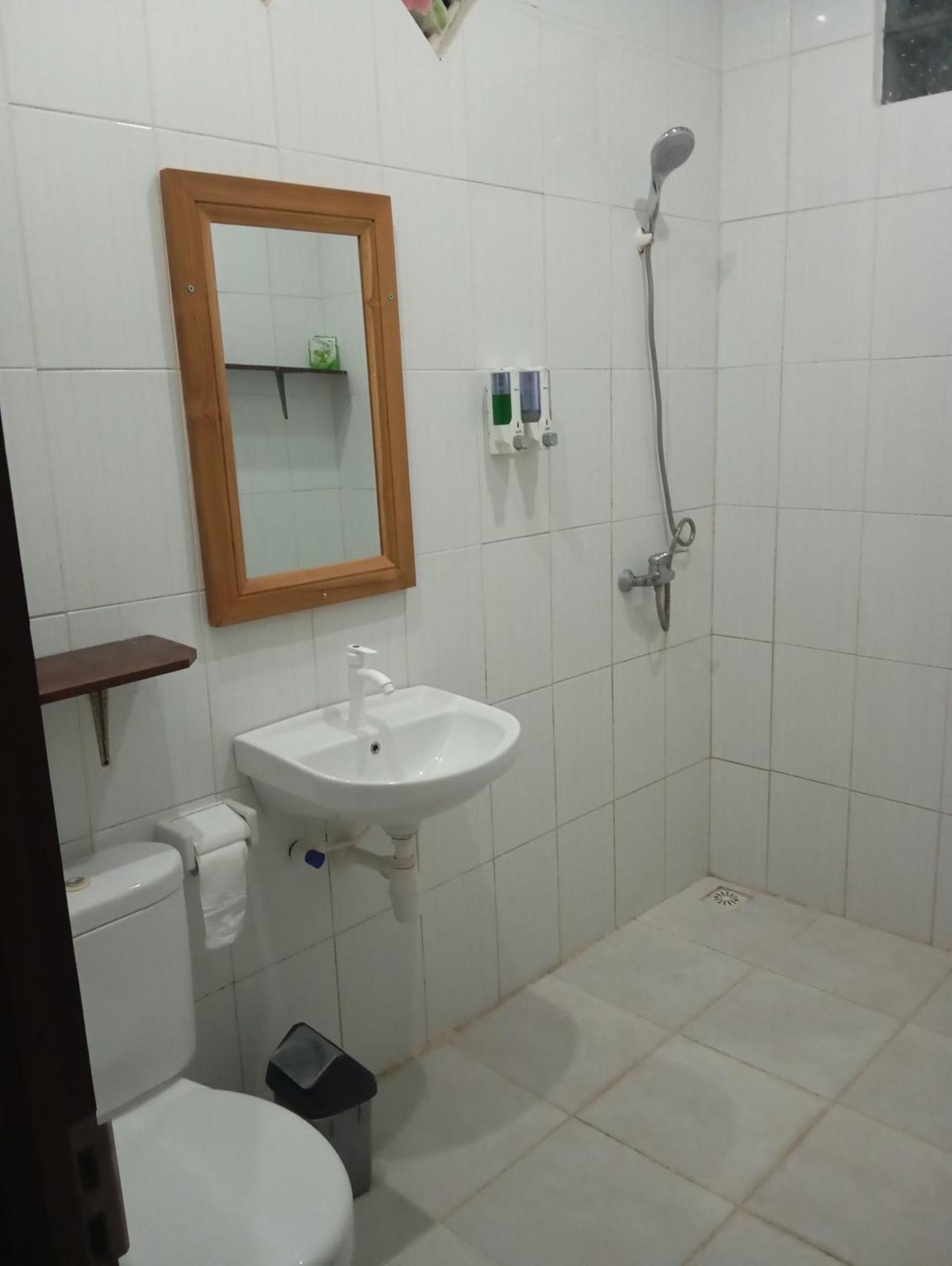 Belong Home Stay Lembongan Exterior photo